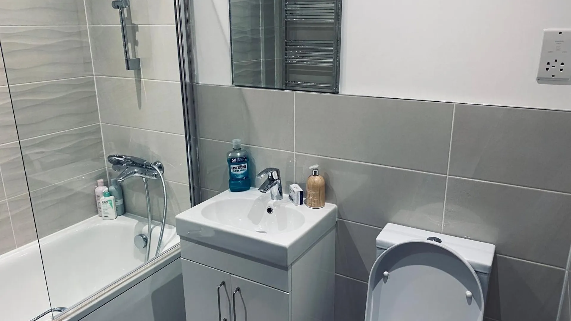 Nice Double Room With Private Bathroom Barking  Homestay Barking (Greater London)